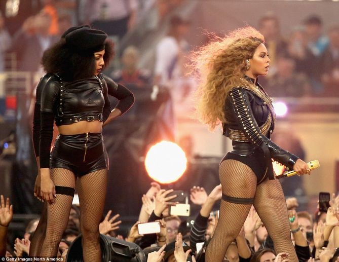 Beyoncé Channels Michael Jackson for the Super Bowl 50 Halftime Show