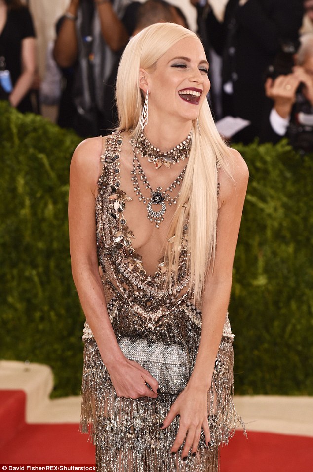 33C09C8500000578-3570209-Showstopping_Model_Poppy_Delevingne_stunned_in_a_plunging_silver-m-66_1462227958532