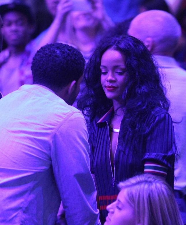 Rihanna's Courtside Style Includes Drake and Some Nike Air Max Kicks – Shoes  Post