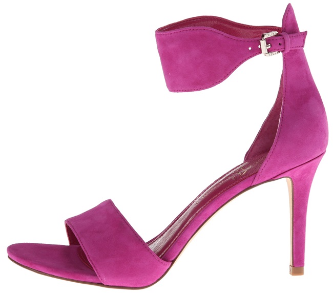 Did Emily Blunt Overdecorate Herself in These Fuchsia Heels? – Shoes Post