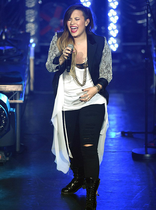 Demi Lovatos A Rocker Chic In Rockin Outfits Shoes Post
