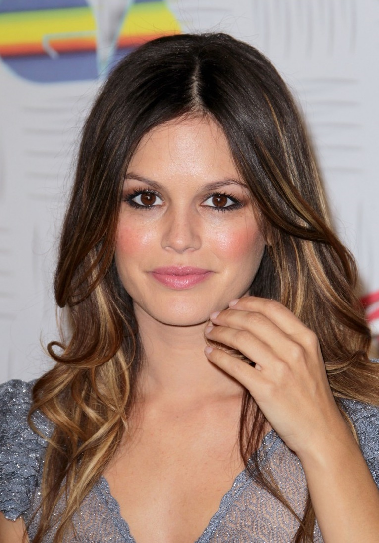 Rachel Bilson Is the Epitome of Cool in Her Maternity Wear - Shoes Post