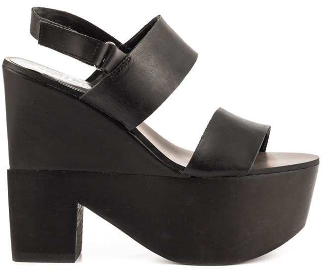 Victoria Beckham Rocks Platform Sandals, Do You Approve? – Shoes Post