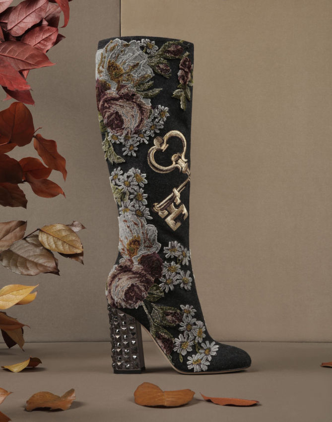 dealer Hoelahoep bron Dolce & Gabbana ROSEKEY EMBROIDERED HIGH VALLY BOOTS – Shoes Post