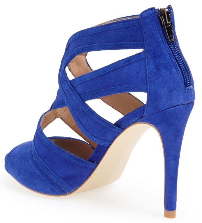Taylor Swift Shows Off Legs in Blue Suede $90 Shoes! – Shoes Post