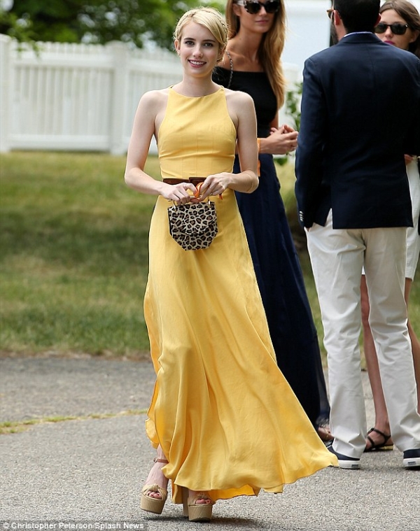 Découpe Carton Grandeur Nature Emma Roberts (robe Jaune) - Celebrity Cutouts
