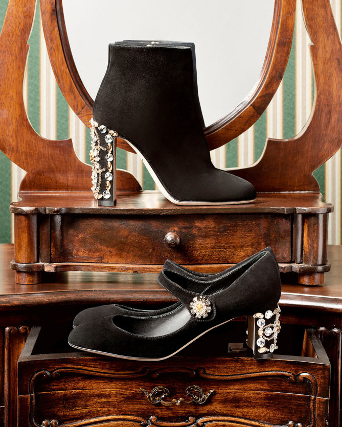Aprender acerca 84+ imagen dolce and gabbana embellished boots ...