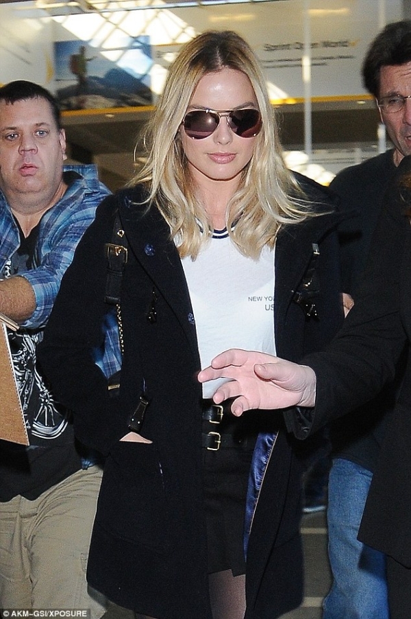 Margot Robbie Displays Retro Cool Airport Style – Shoes Post