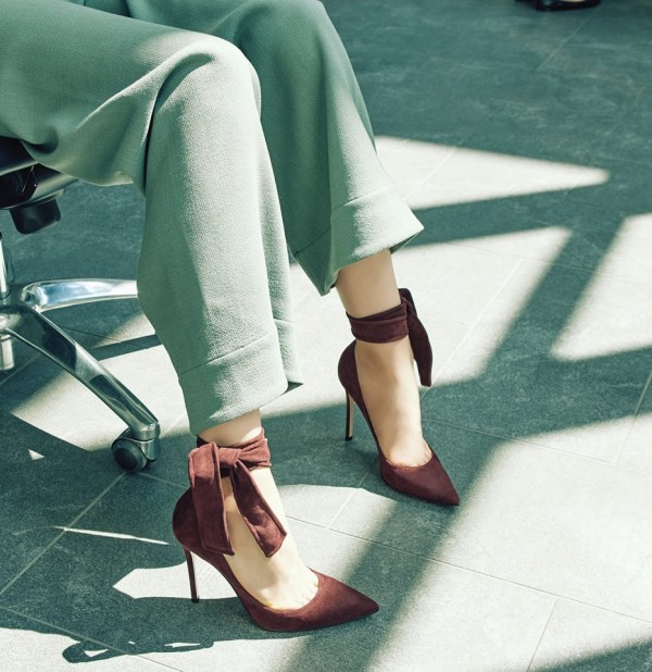 GIANVITO ROSSI SUEDE BOW PUMPS Shoes Post