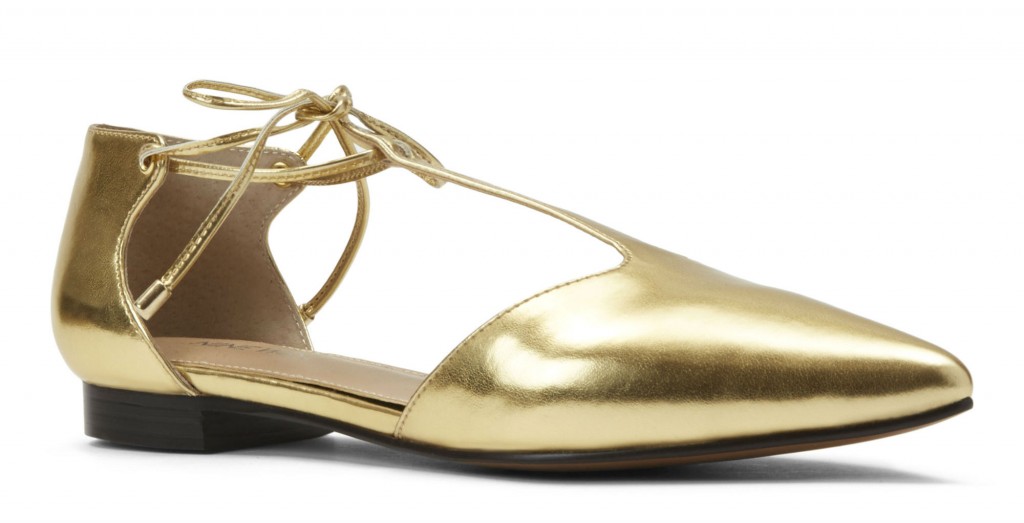 nine west t strap flats