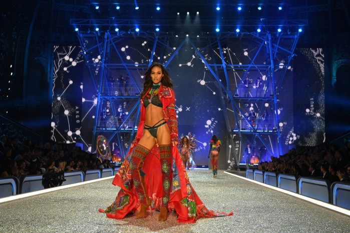 joan-smalls-victoria-secret-fashion-show-2016-1