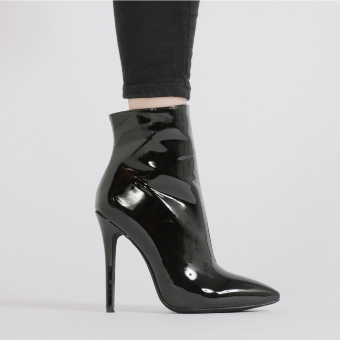 Stole Rihanna’s style with this Yves Saint Laurent ankle boots – Shoes Post