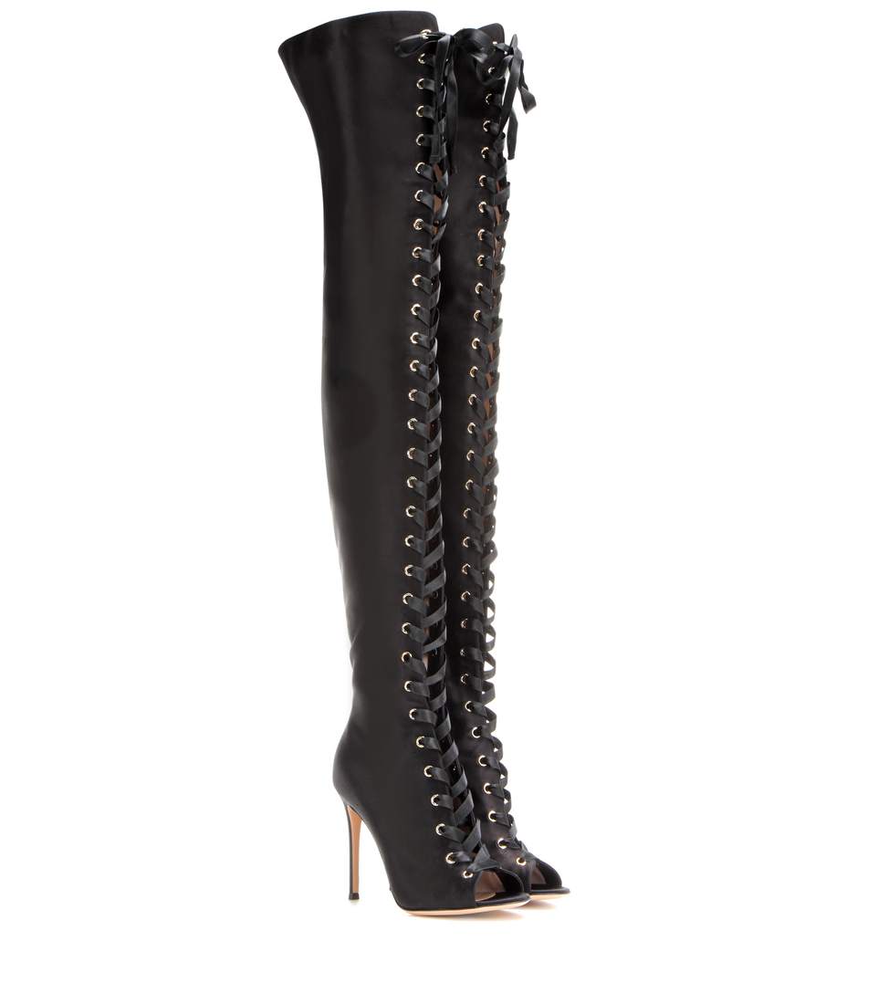 The expensive thigh-high boots of Kloe Kardashian – Shoes Post
