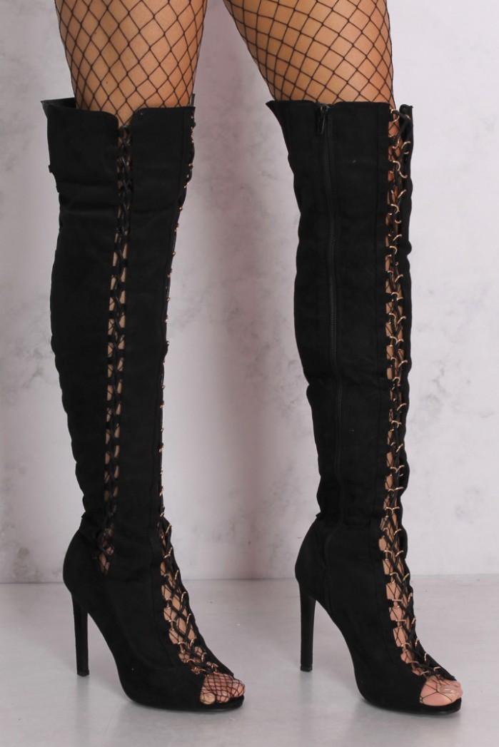 The expensive thigh-high boots of Kloe Kardashian – Shoes Post