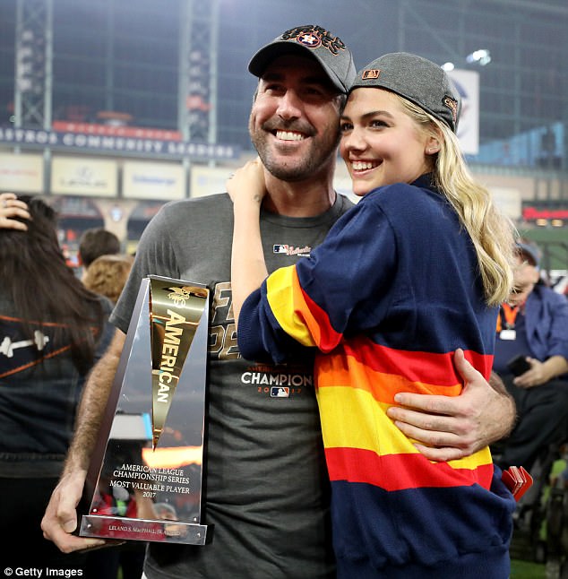 Kate Upton Celebrates New York Mets in Biker Shorts & Sneakers – Footwear  News