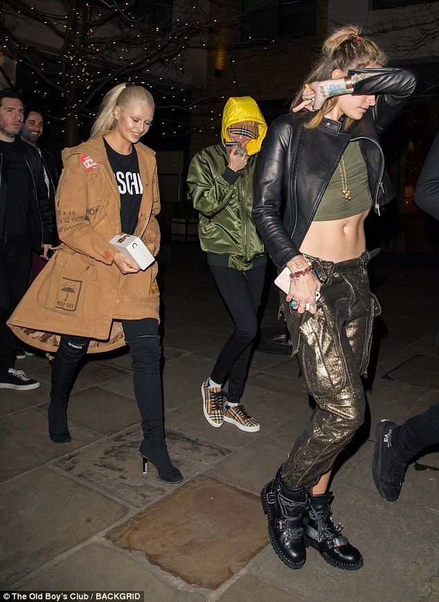 Cara Delevingne and Paris Jackson holding hands in London – Shoes Post